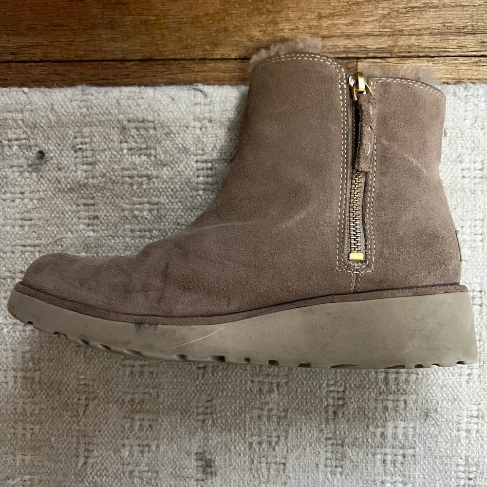 UGG Shala Wedge Boot Size 7 - Picture 2 of 7